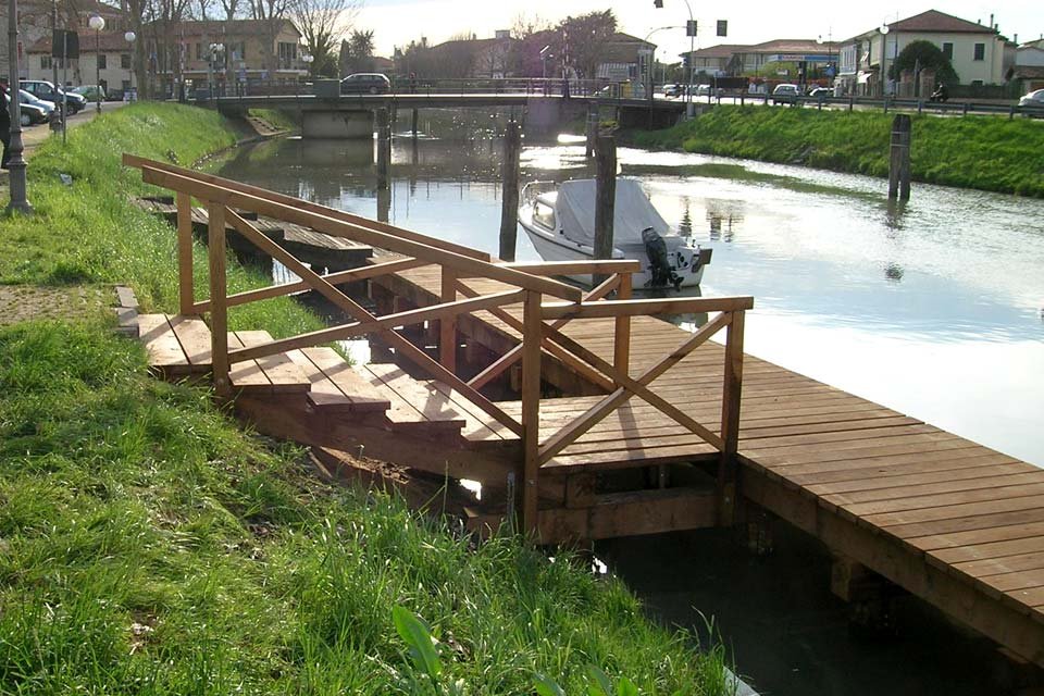 Ponti e pontili in legno