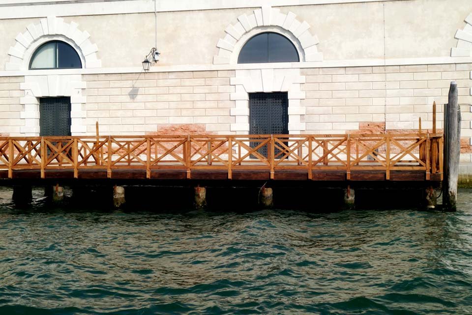 Ponti e pontili in legno