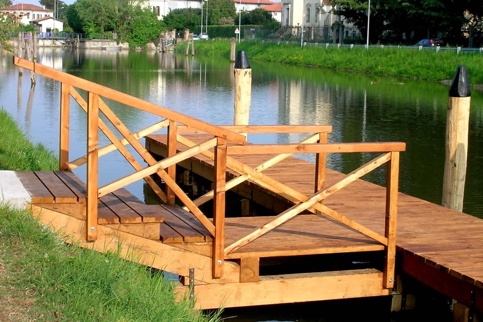Ponti e pontili in legno