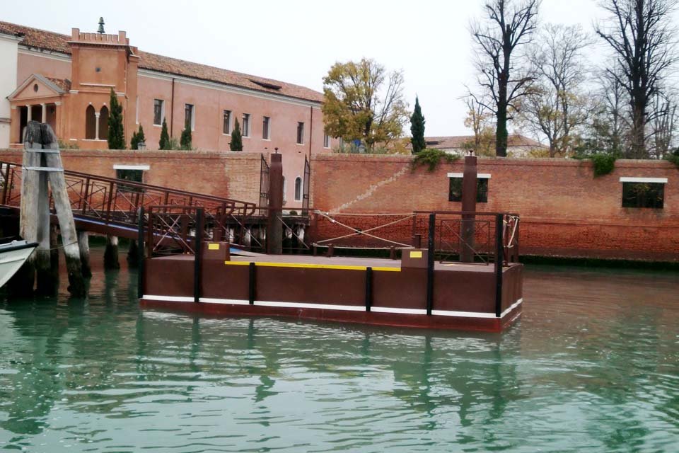 Ponti e pontili in legno