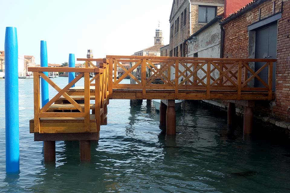 Ponti e pontili in legno